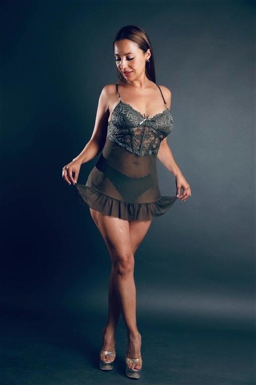 🌺 Isabel – Colombiana joven y elegante en Puerto Banús 🌺