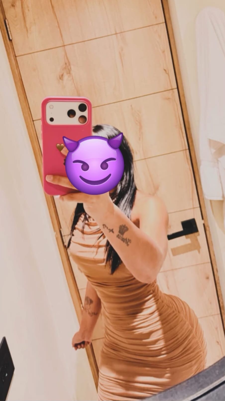 Tu bella rubi vino a ser tu mejor compañia